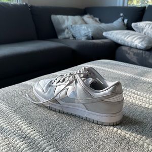 Nike dunks size 8.5 men’s. White and grey.